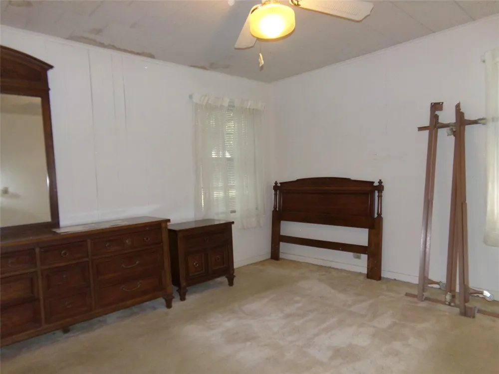 504 West Street Weimar, TX 78962