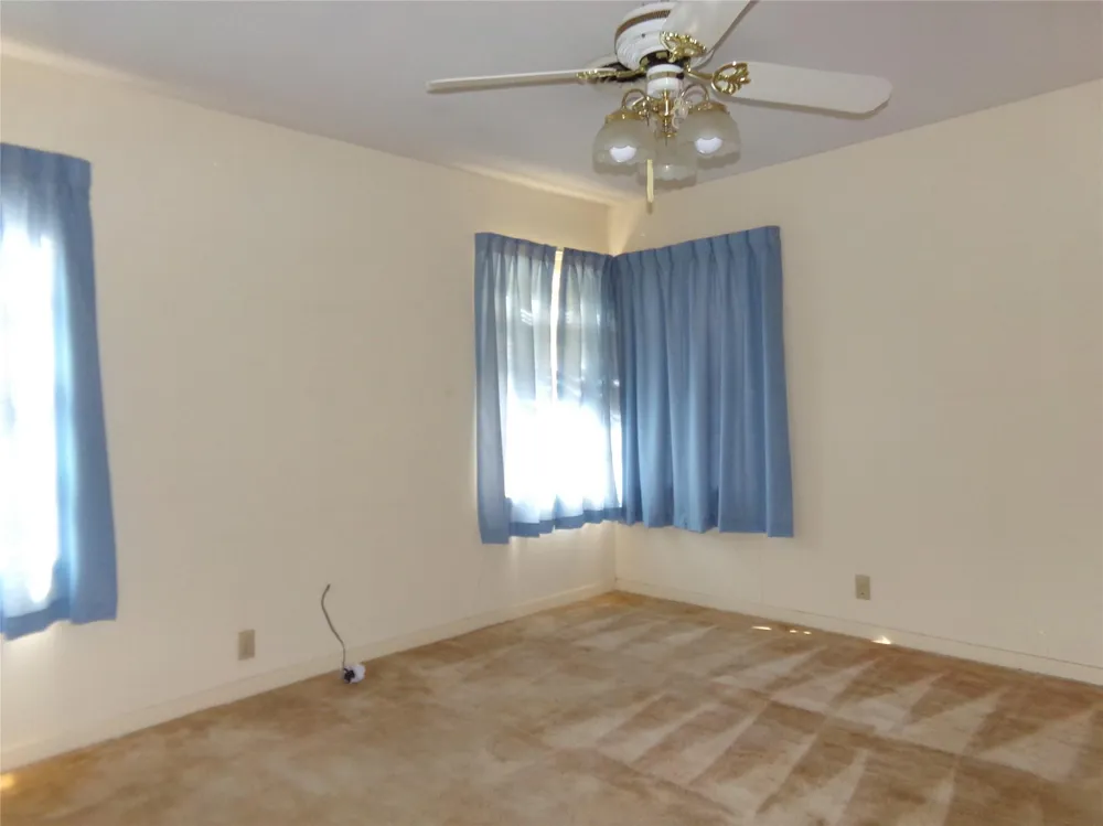504 West Street Weimar, TX 78962