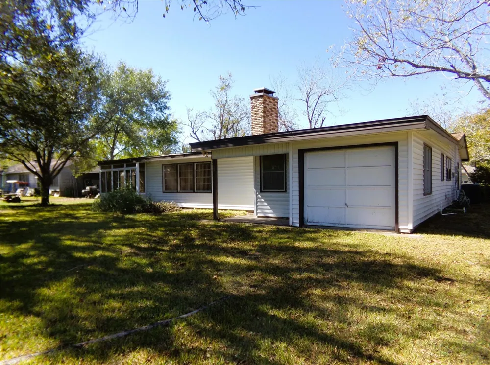 504 West Street Weimar, TX 78962