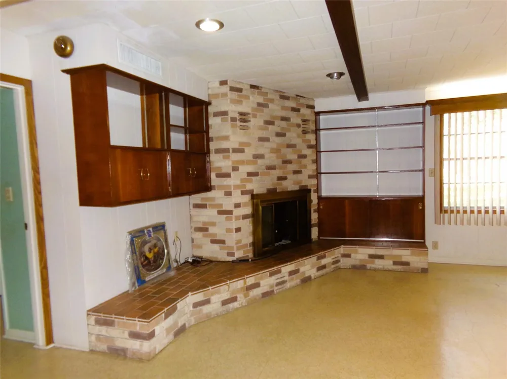 504 West Street Weimar, TX 78962