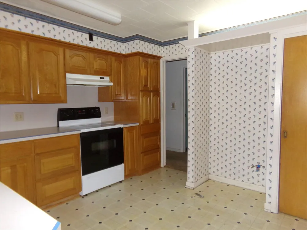 504 West Street Weimar, TX 78962