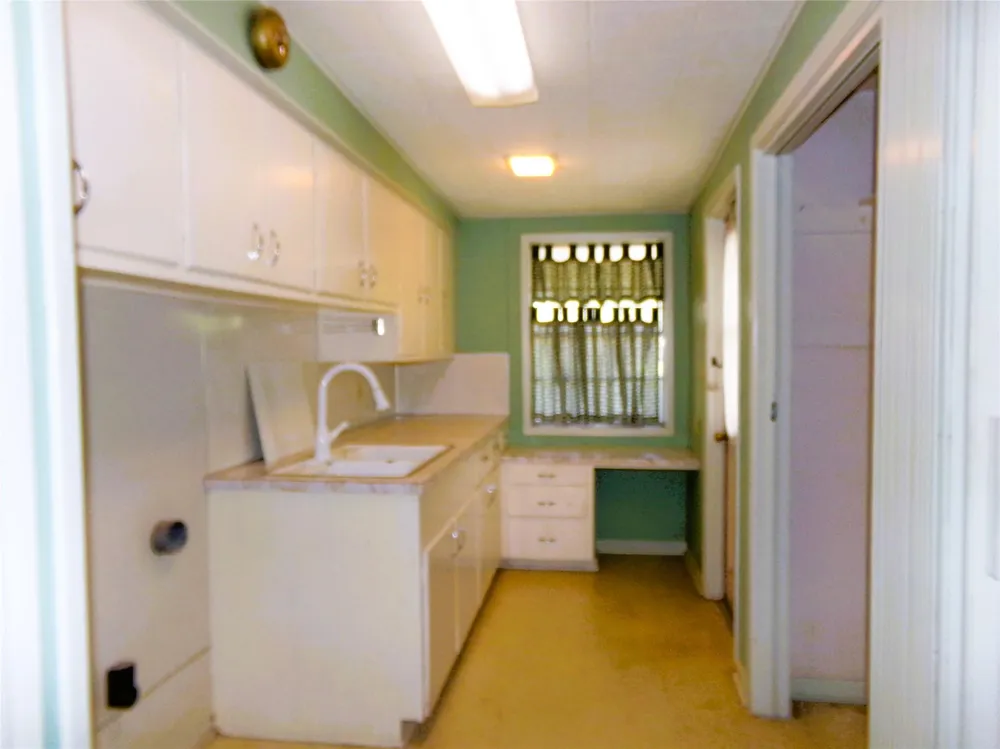 504 West Street Weimar, TX 78962