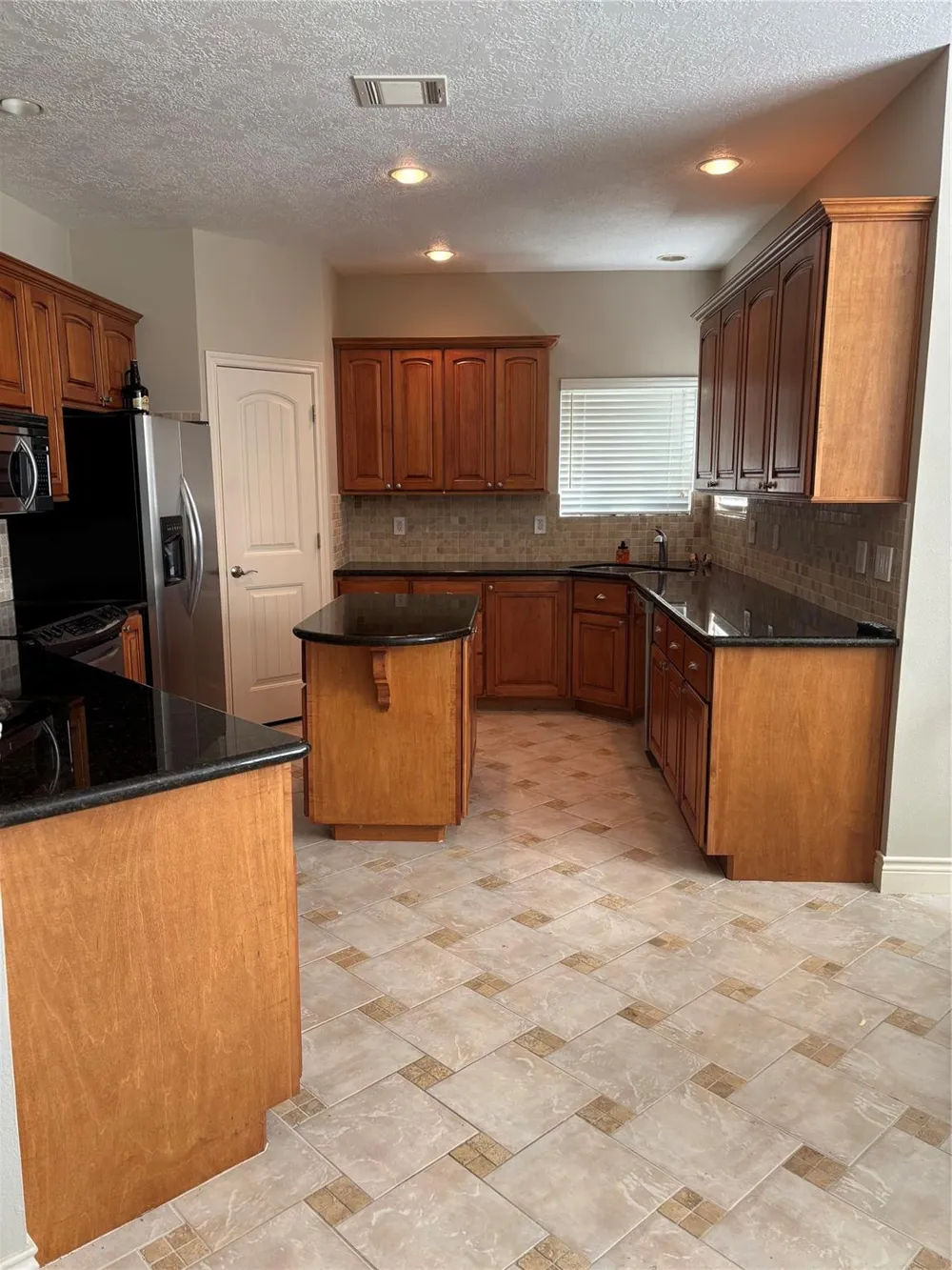 145 Bridgeway Onalaska, TX 77360