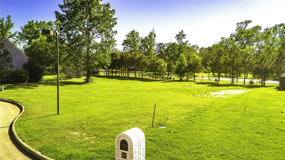 Hawthorn Cir Livingston, TX 77351