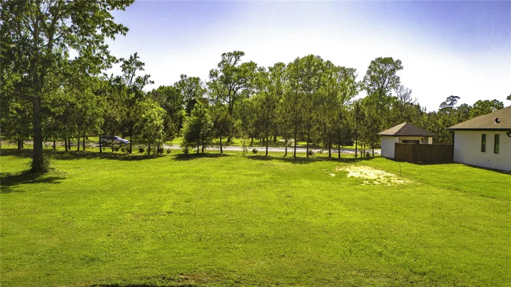 Hawthorn Cir Livingston, TX 77351