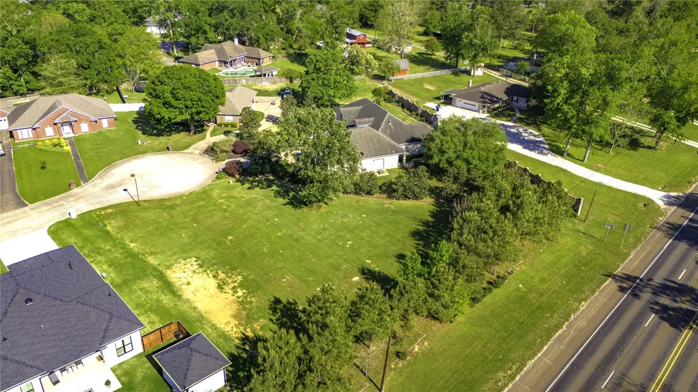 Hawthorn Cir Livingston, TX 77351