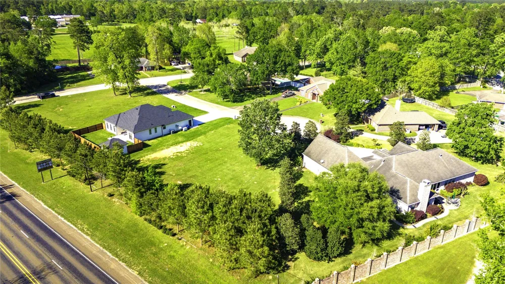 Hawthorn Cir Livingston, TX 77351