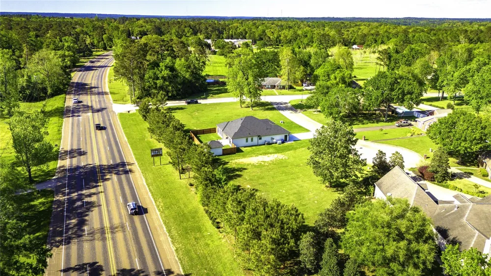 Hawthorn Cir Livingston, TX 77351
