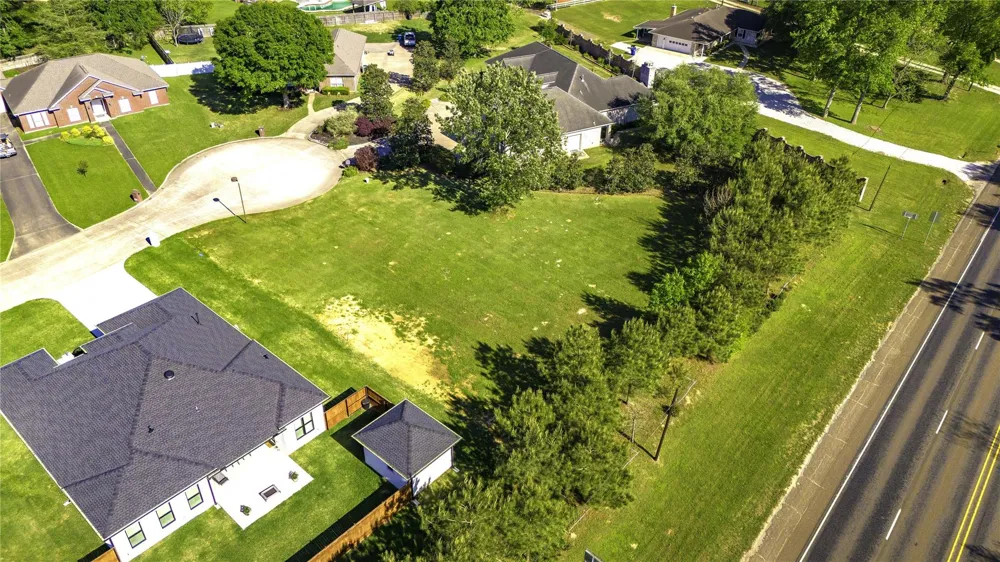Hawthorn Cir Livingston, TX 77351