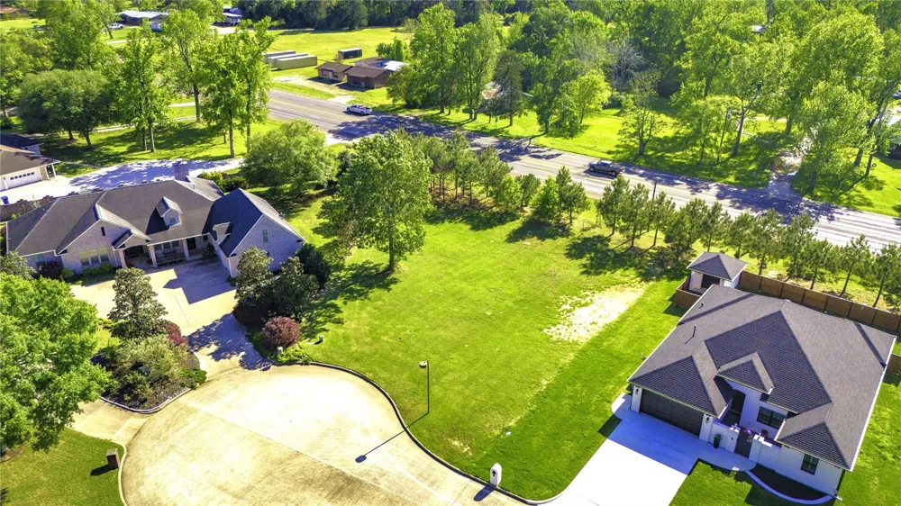 Hawthorn Cir Livingston, TX 77351