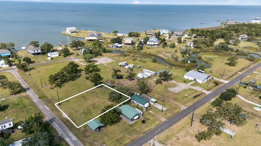 202 Spence Street Anahuac, TX 77514