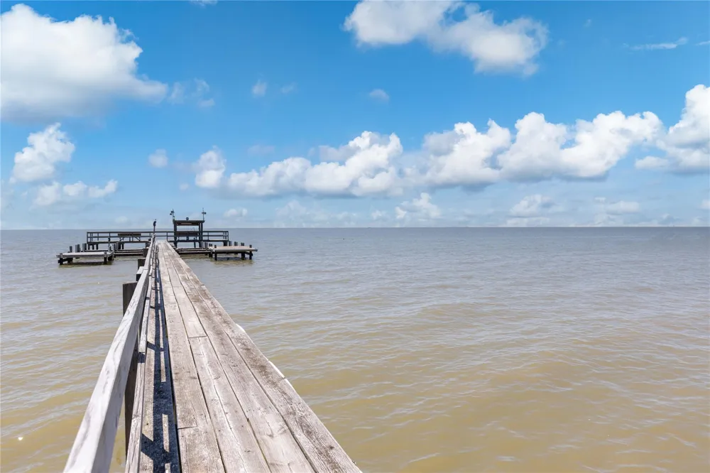 5 Mockingbird Lane Anahuac, TX 77514
