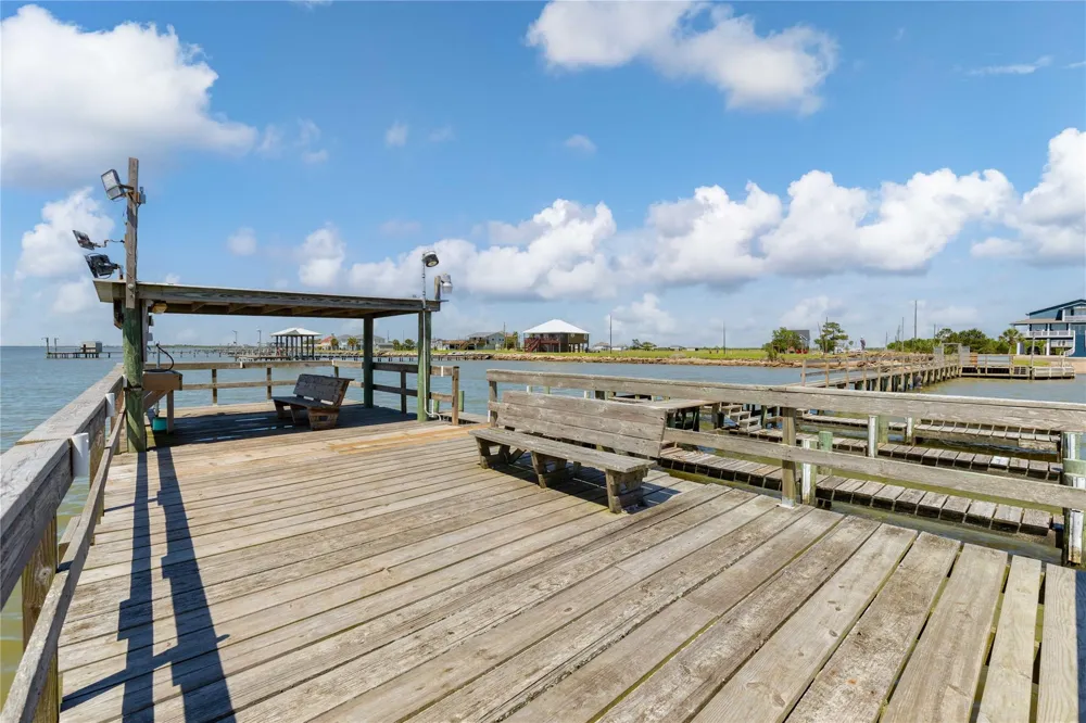 5 Mockingbird Lane Anahuac, TX 77514