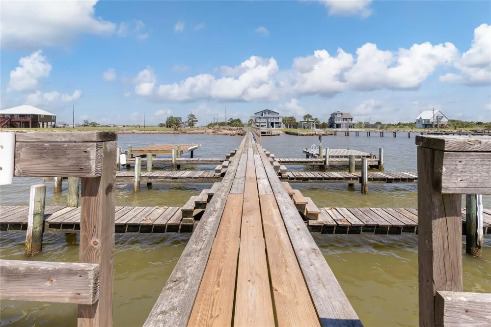 5 Mockingbird Lane Anahuac, TX 77514