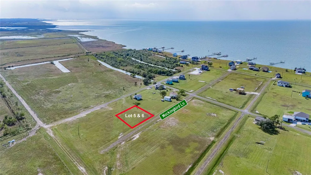 5 Mockingbird Lane Anahuac, TX 77514