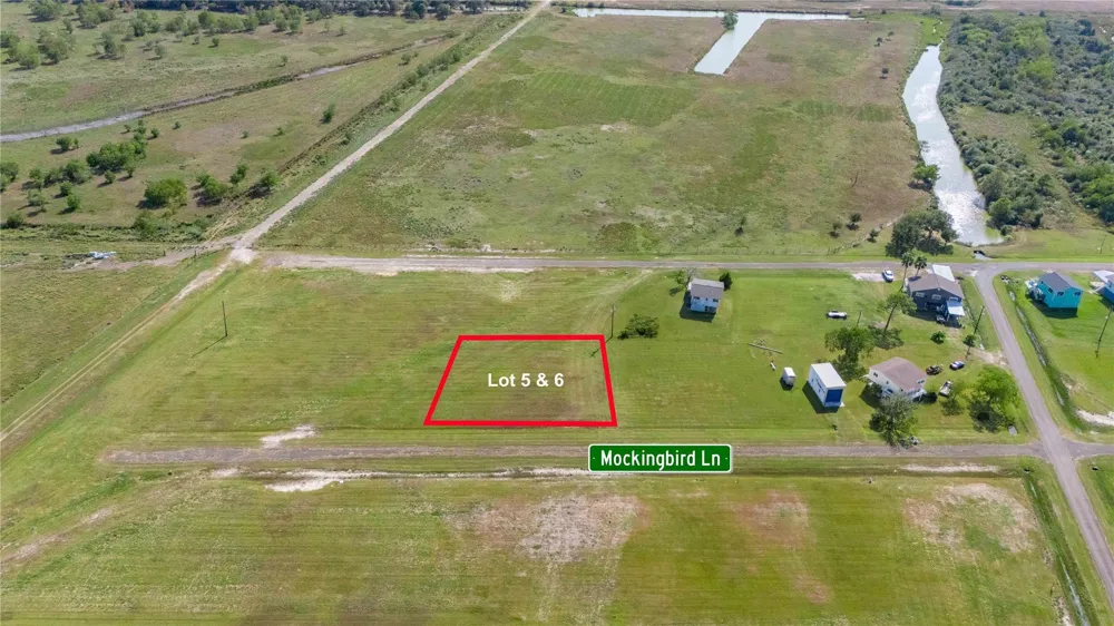 5 Mockingbird Lane Anahuac, TX 77514