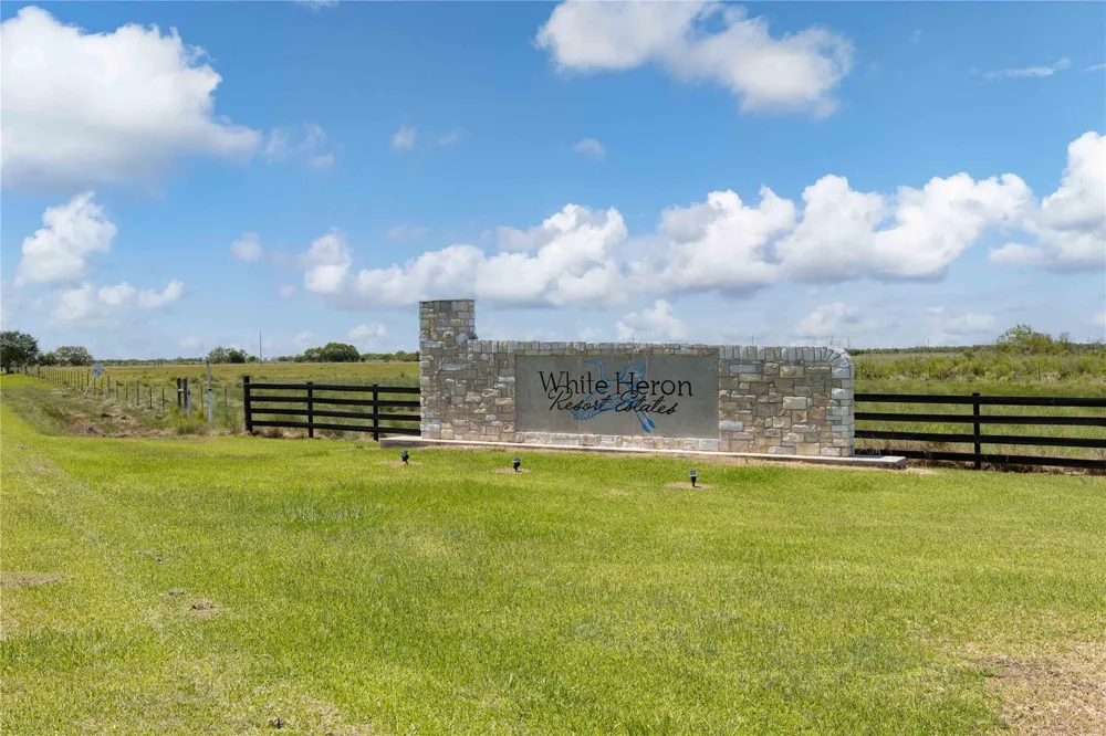 1 Mockingbird Lane Anahuac, TX 77514