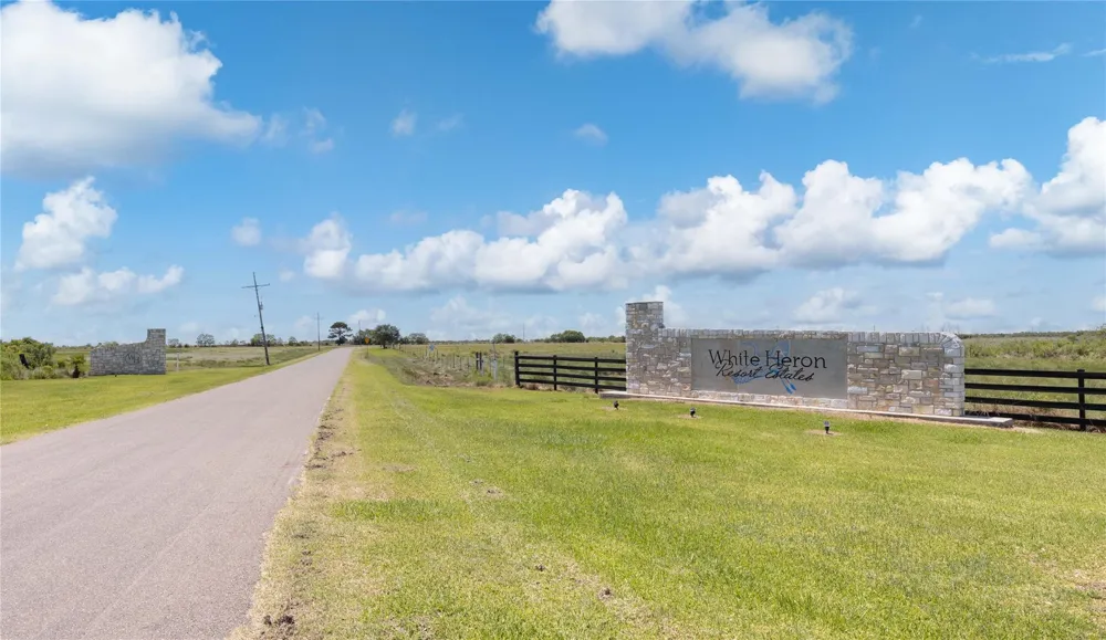 3 Mockingbird Lane Anahuac, TX 77514