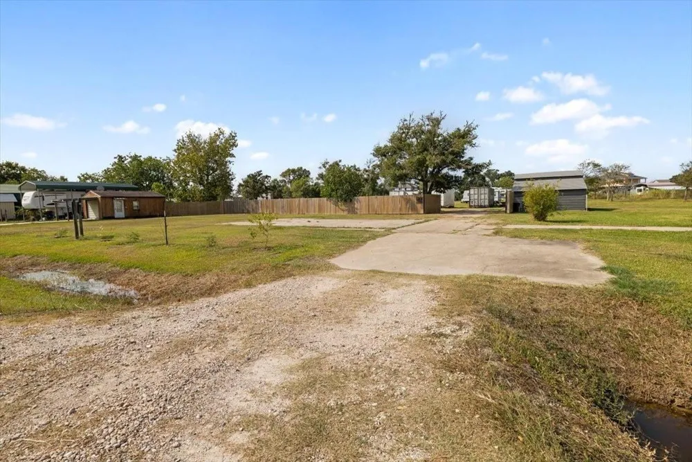 307 Bayside Drive Anahuac, TX 77514