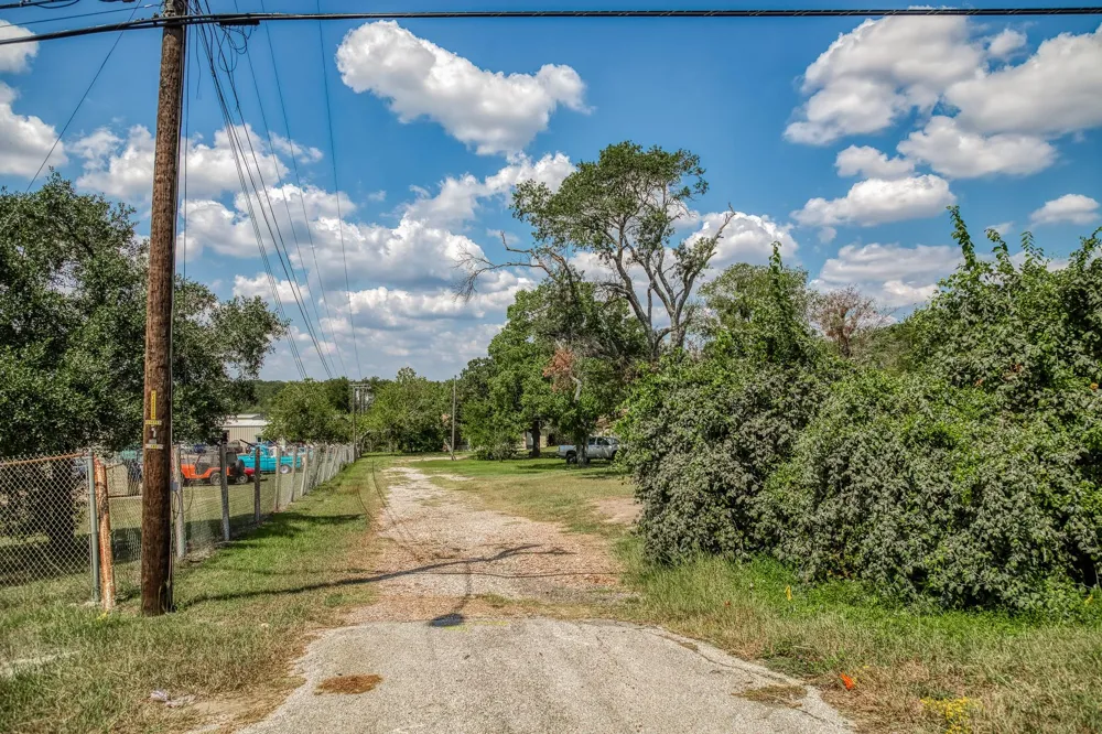 3208 W State Highway 21 Bryan, TX 77803