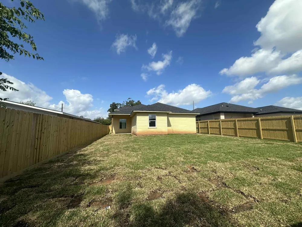 805 Lewis Street Clute, TX 77531