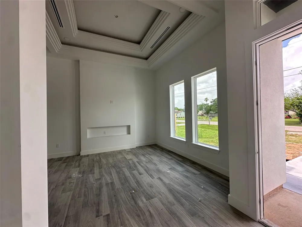 805 Lewis Street Clute, TX 77531