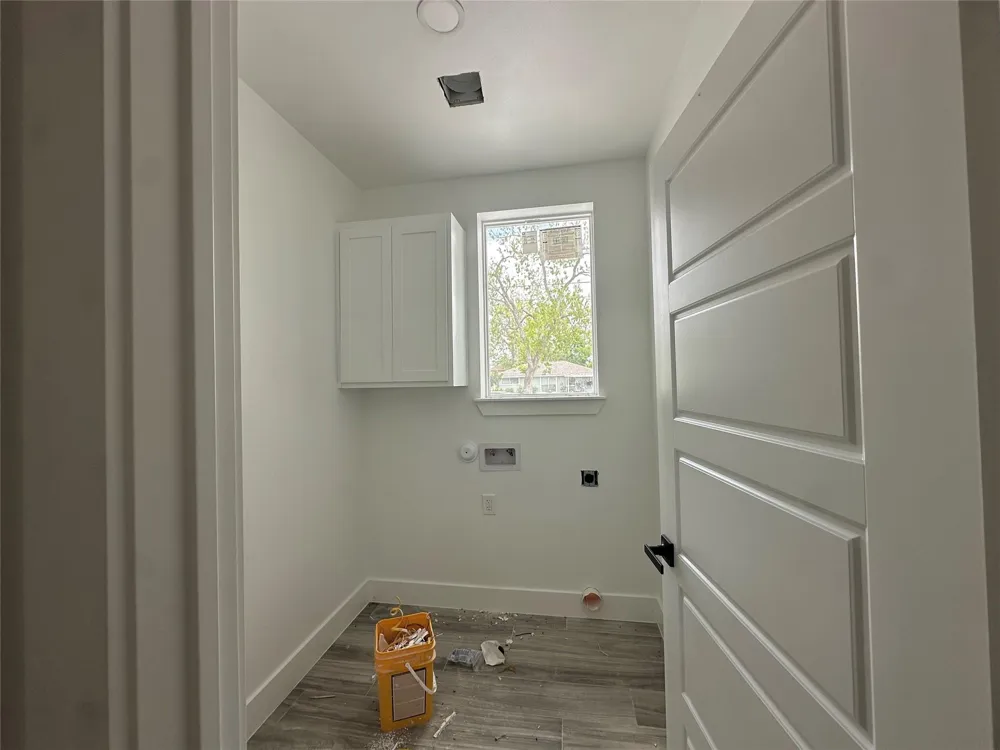 805 Lewis Street Clute, TX 77531
