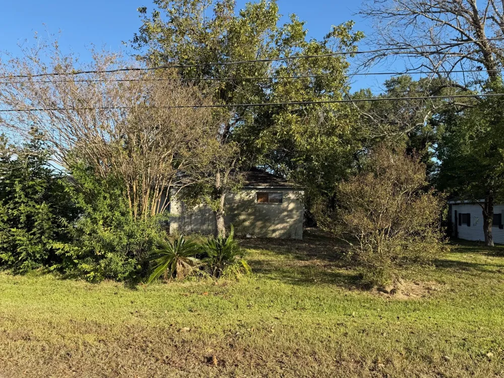 1809 S Main Street Highlands, TX 77562