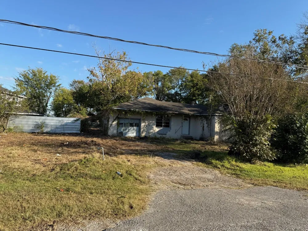 1809 S Main Street Highlands, TX 77562