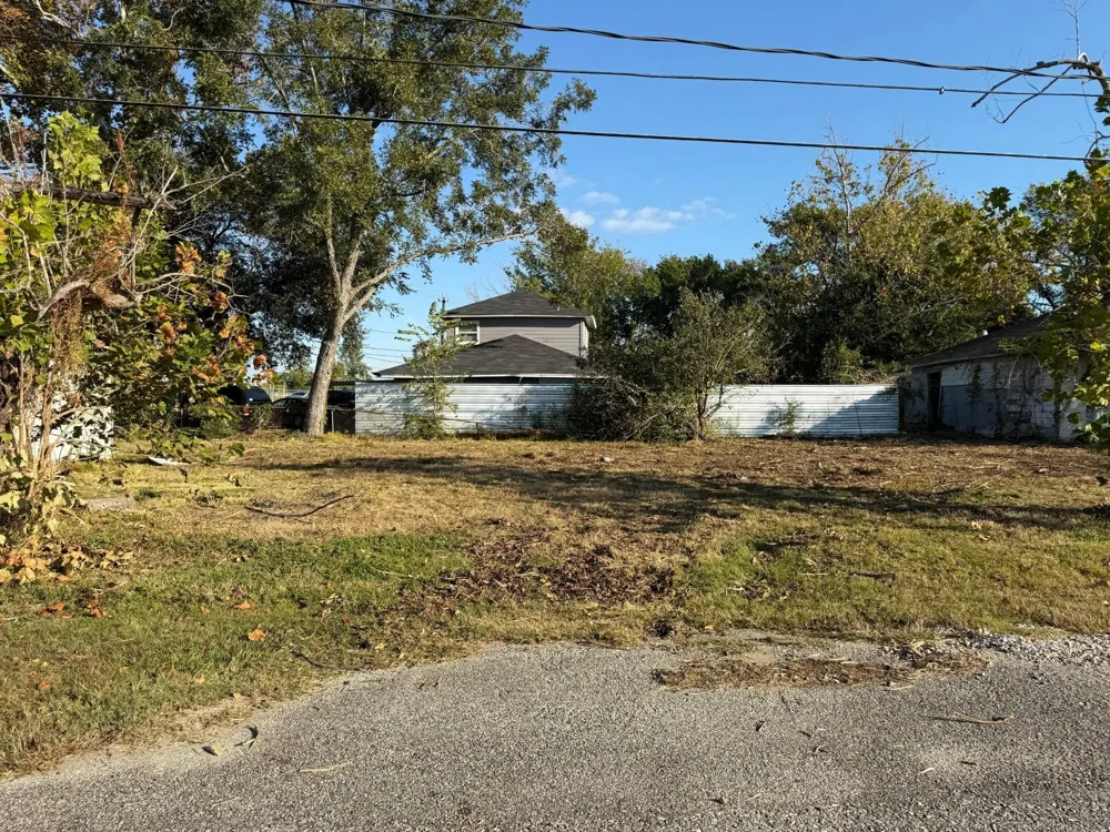 1809 S Main Street Highlands, TX 77562