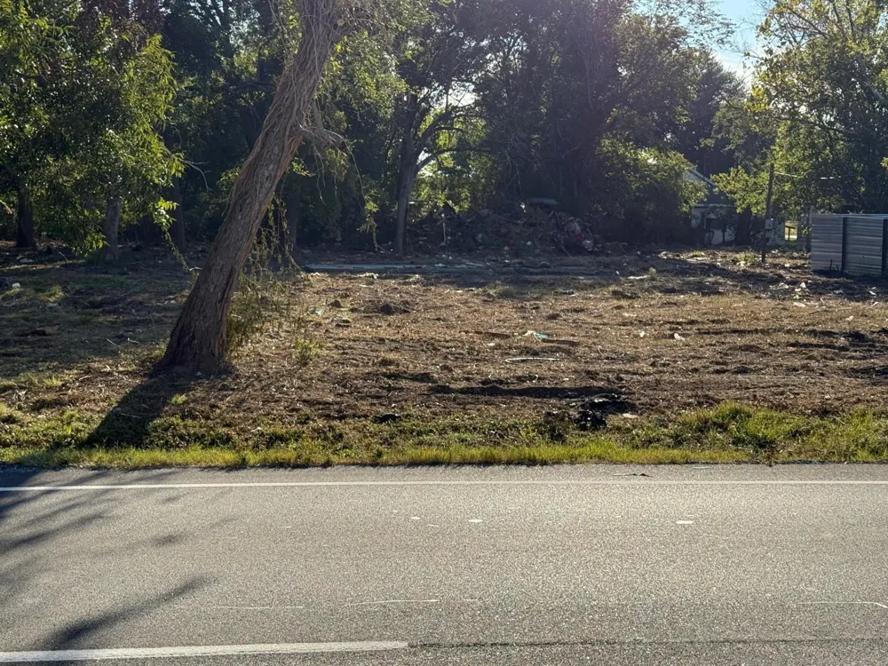 1809 S Main Street Highlands, TX 77562