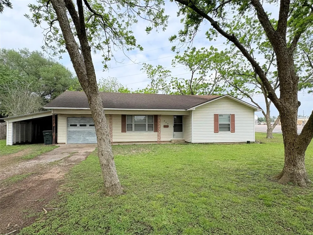 809 August Street El Campo, TX 77437