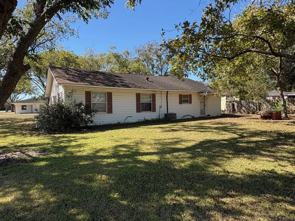 809 August Street El Campo, TX 77437