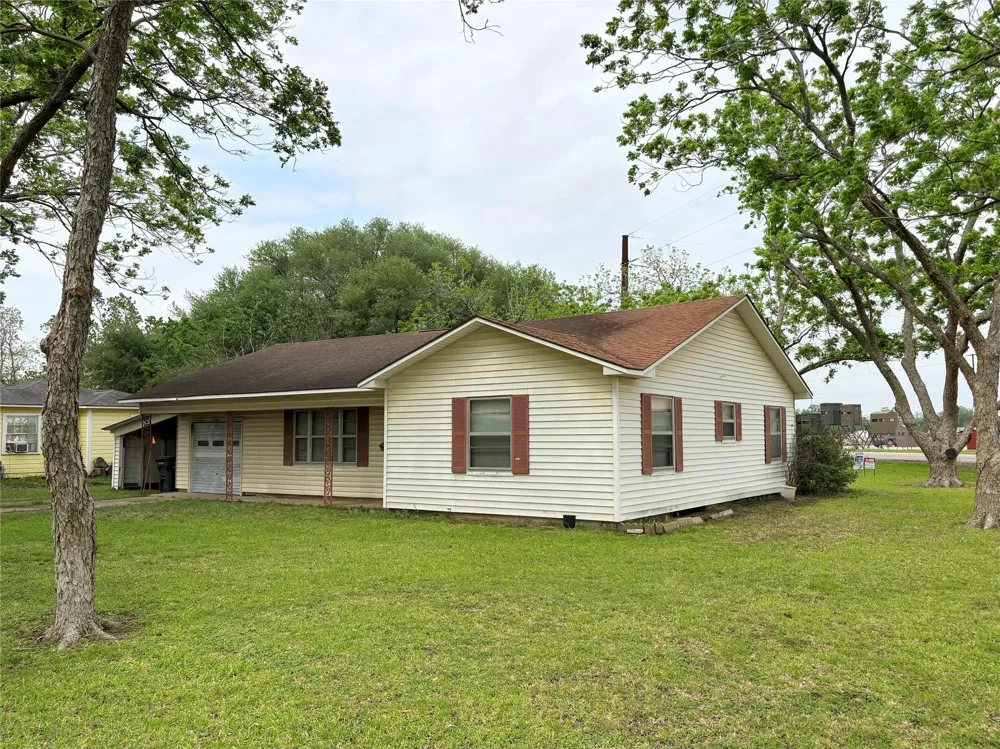 809 August Street El Campo, TX 77437