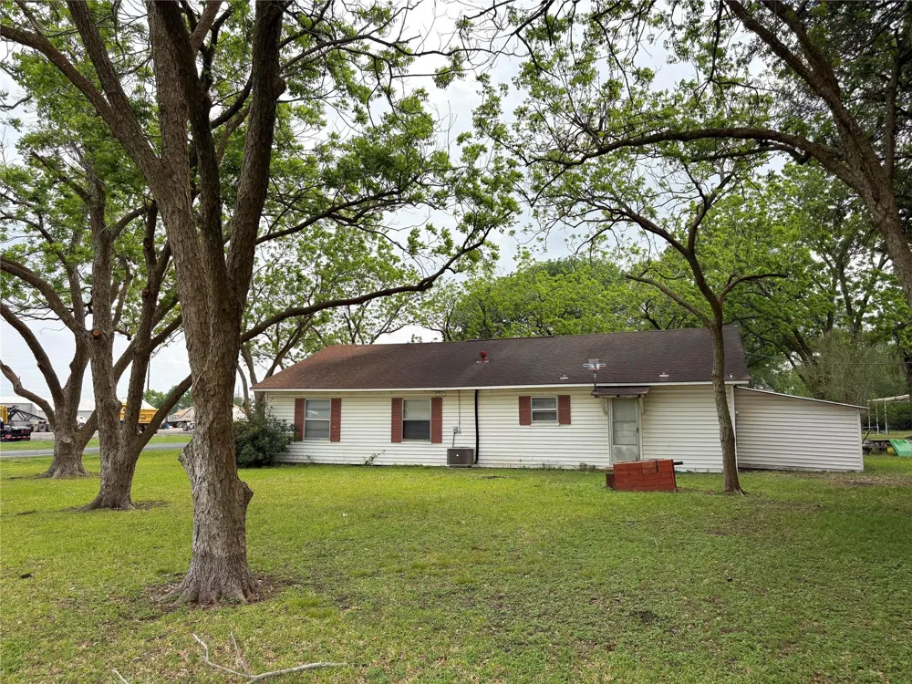 809 August Street El Campo, TX 77437