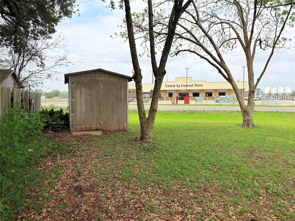 809 August Street El Campo, TX 77437