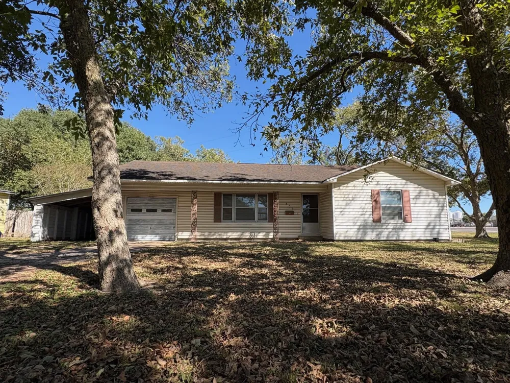 809 August Street El Campo, TX 77437