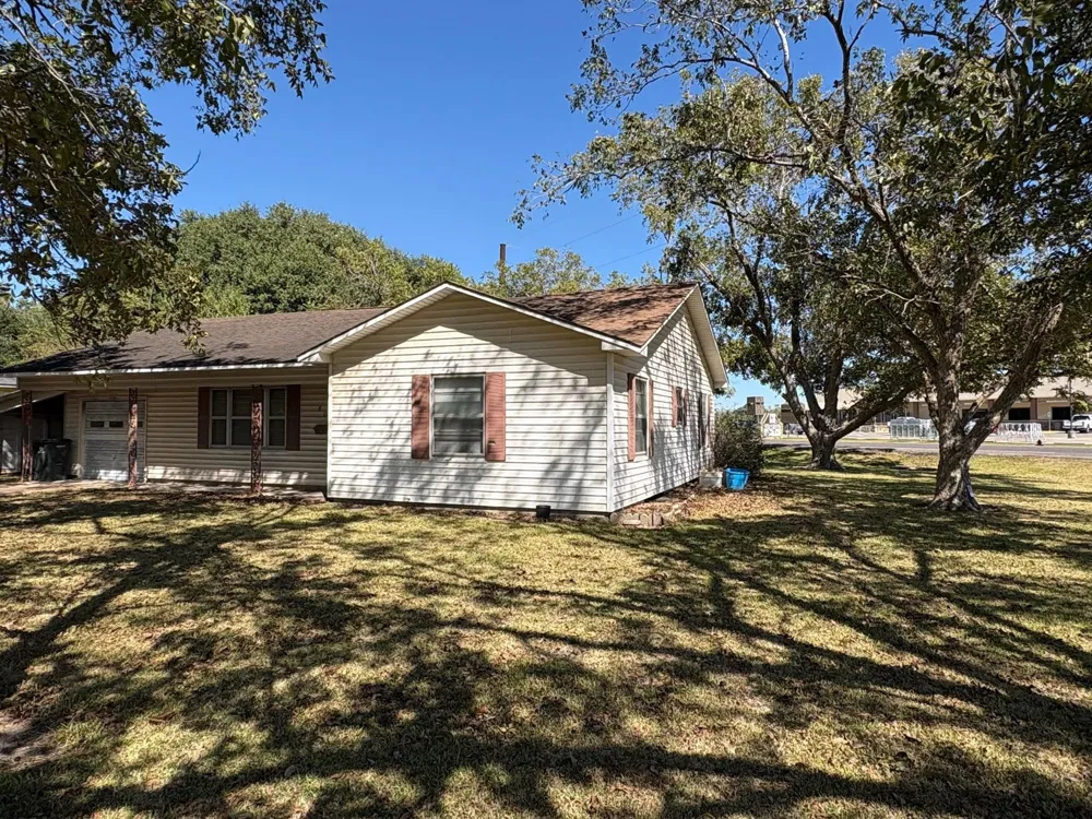 809 August Street El Campo, TX 77437