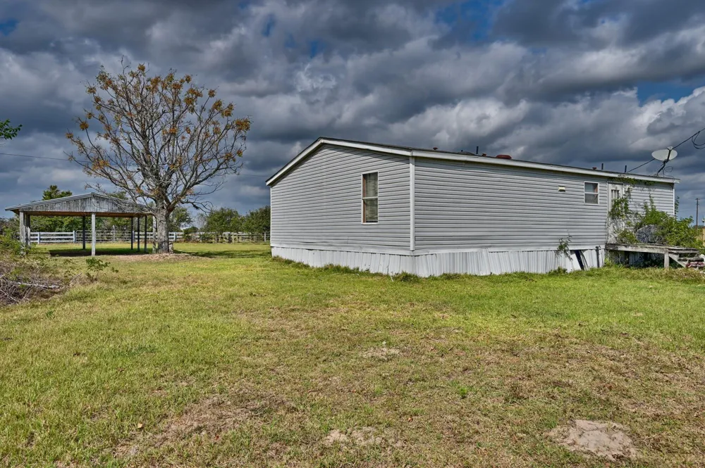 1901 Newsom Road Bellville, TX 77418