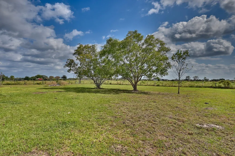 1901 Newsom Road Bellville, TX 77418