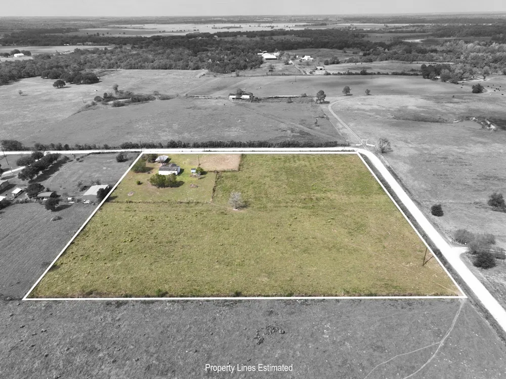 1901 Newsom Road Bellville, TX 77418
