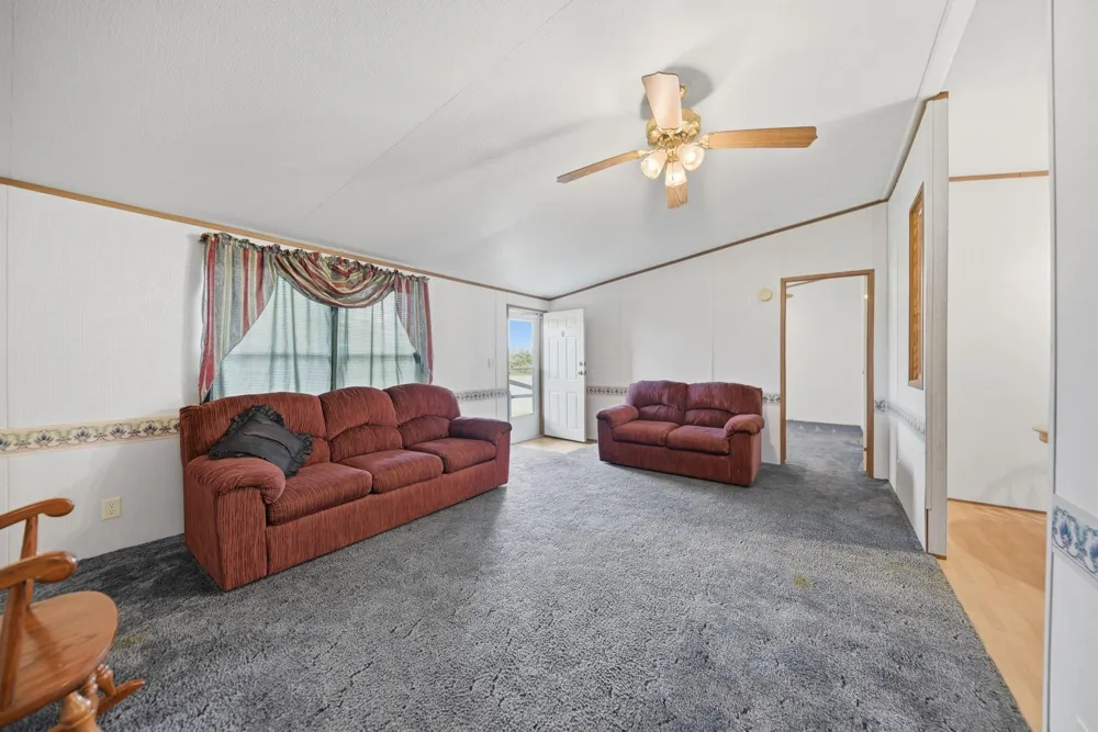 1901 Newsom Road Bellville, TX 77418