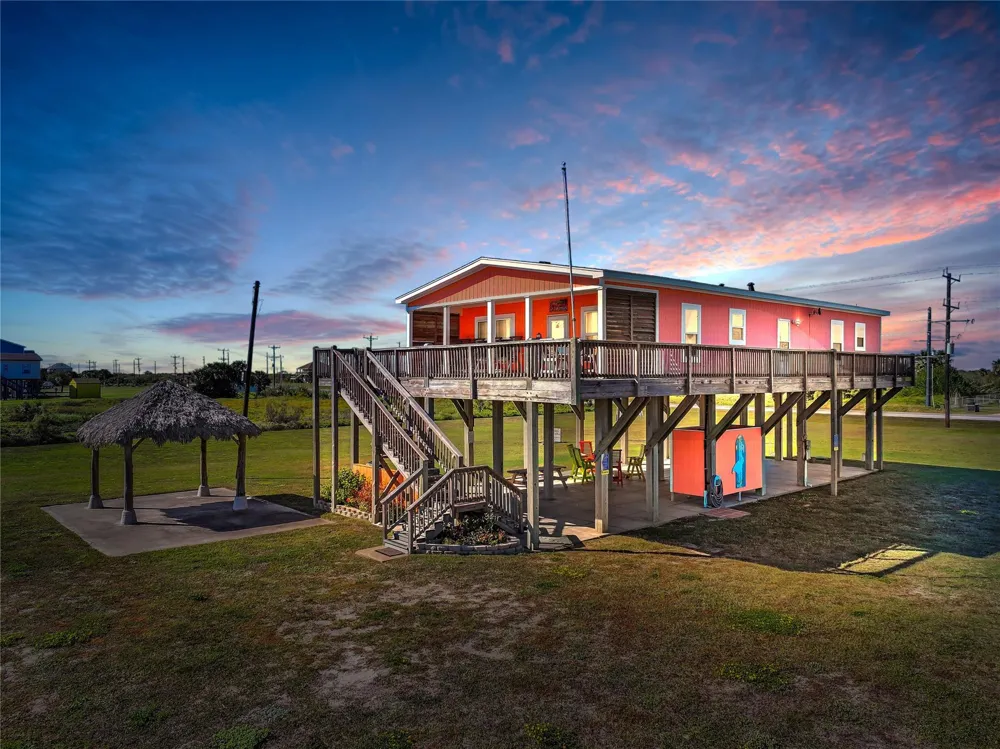 981 Dolly Street Gilchrist, TX 77617