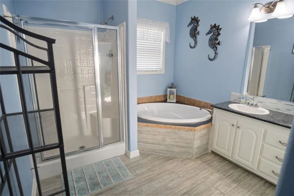 981 Dolly Street Gilchrist, TX 77617
