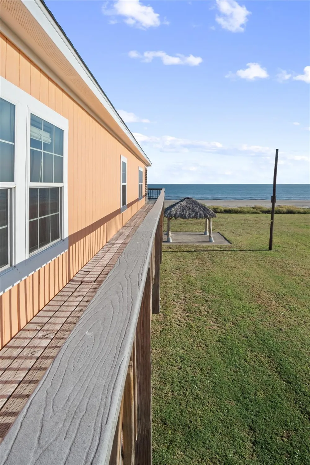 981 Dolly Street Gilchrist, TX 77617