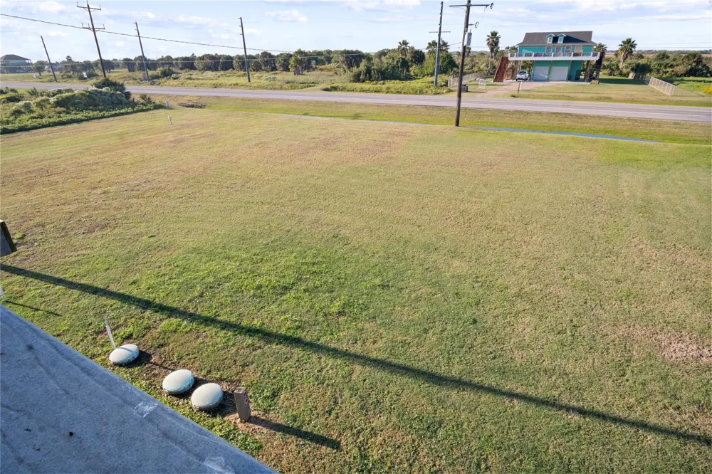 981 Dolly Street Gilchrist, TX 77617