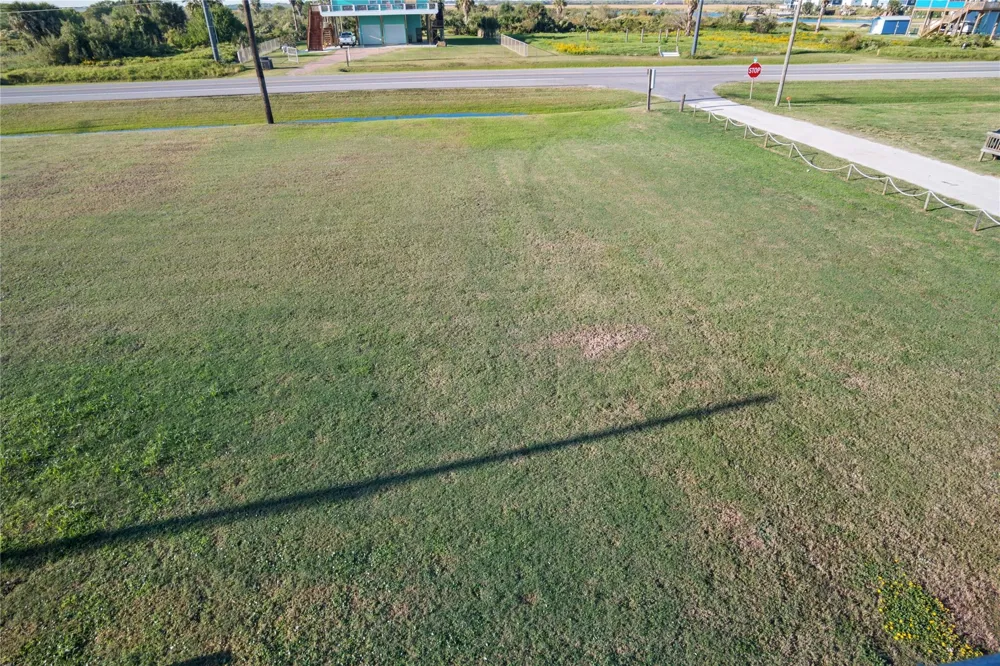 981 Dolly Street Gilchrist, TX 77617