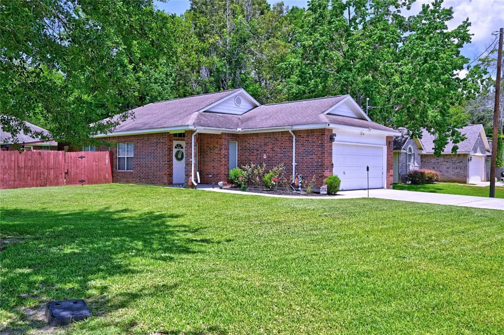 422 E Hunting Tower Run Conroe, TX 77316