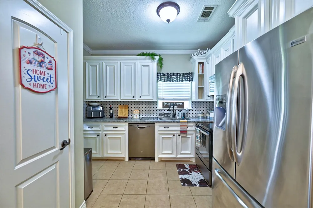 422 E Hunting Tower Run Conroe, TX 77316