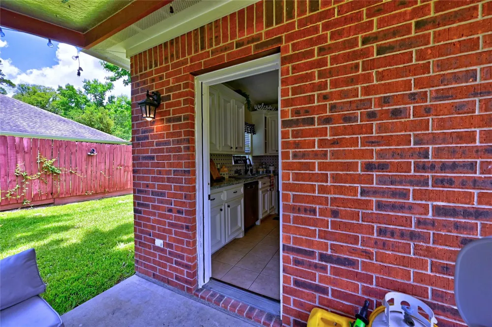 422 E Hunting Tower Run Conroe, TX 77316